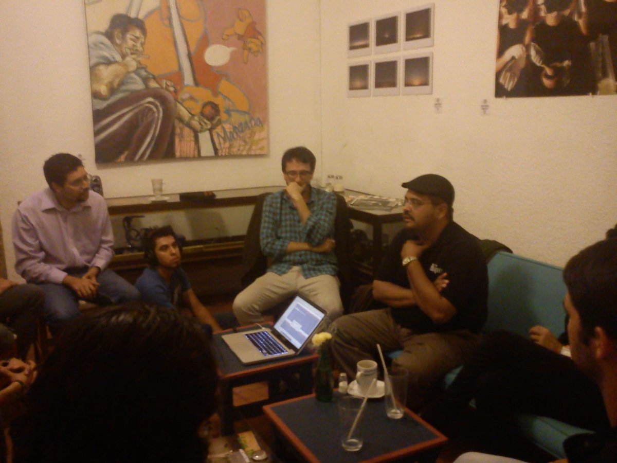 intersticio74's tweet photo. Hace 12 años realizábamos quincenalmente un episodio del Podcast #Intersticio, hablando de temas de Arquitectura, Ciudad y Cultura, alternando sede y participantes.
El #podcast lo iniciamos Juan De A Pie e Ivan Juarez y yo, pero teníamos muchos seguidores, nunca faltaba quorum. https://t.co/VOBEyiJhL2