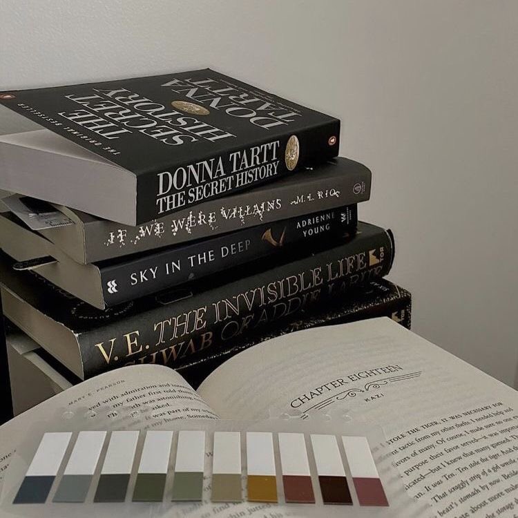 cardanfolks's tweet photo. livros lidos em 2023; a thread 📓

“books are easily destroyed but words will live as long as people can remember them." — aaron warner. https://t.co/NwUVQNKO7c