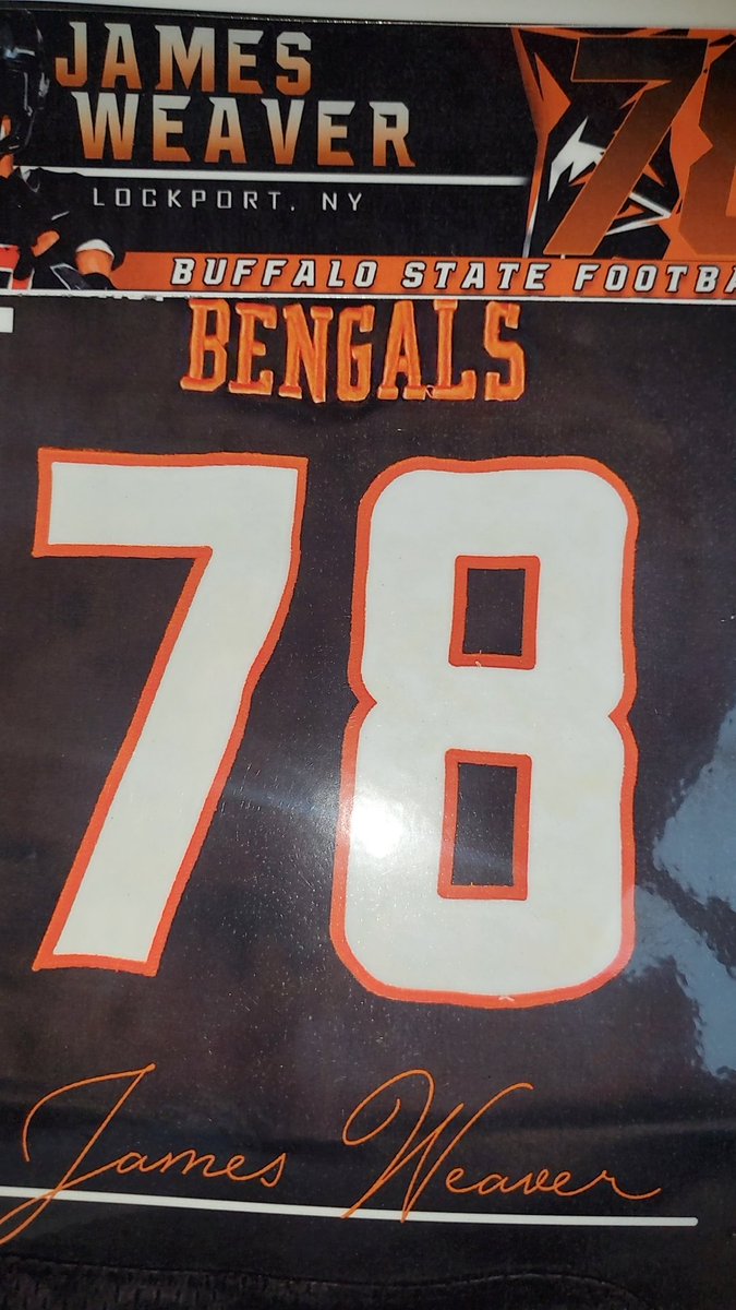 james78weaver's tweet photo. very honored and blessed to recieve my 3rd official offer from Buffalo State! thank you to @CoachKopasz for the visit. GO BENGALS🖤🧡 https://t.co/hqTSAEk4ST