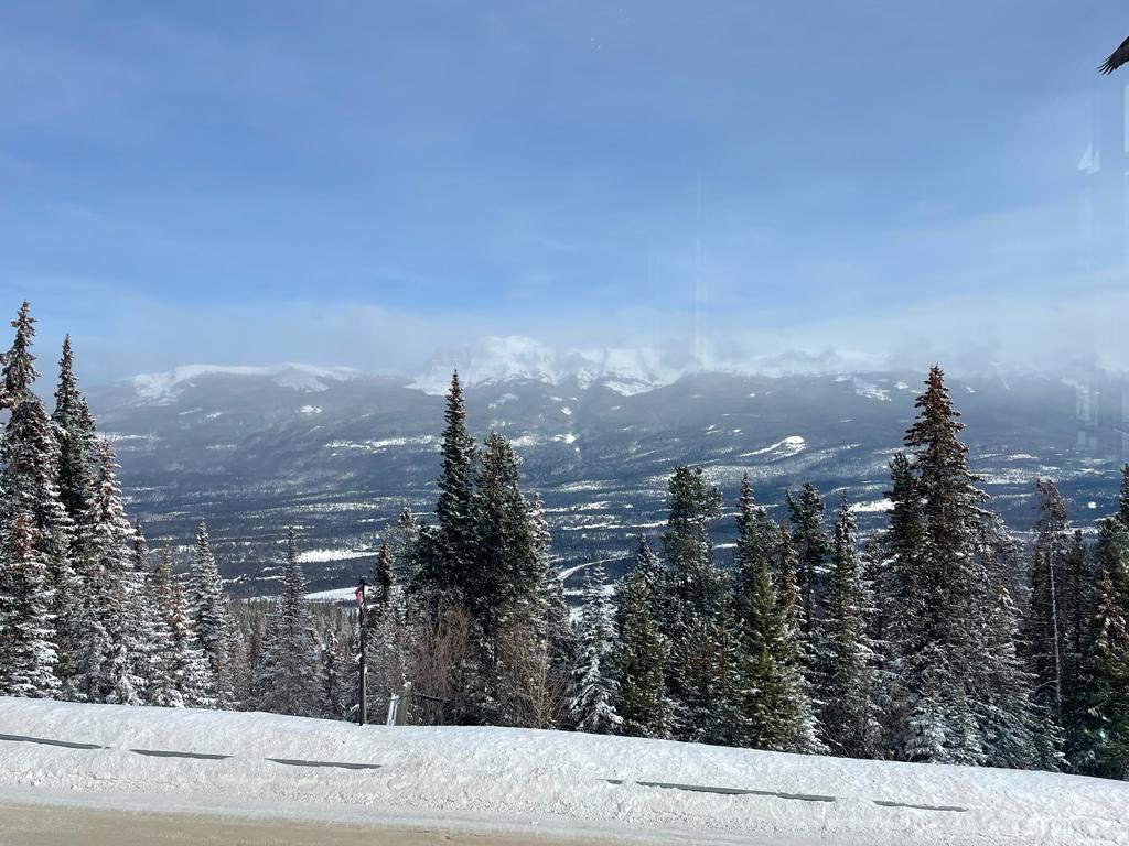 Malbank_Head's tweet photo. An incredible -26 degrees on the slopes today so definitely a need for hot chocolate for the team - keep warm guys! https://t.co/7mKbURZYJX