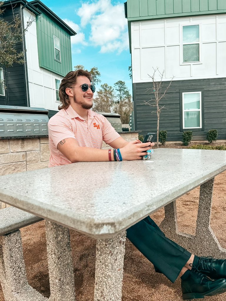 TheHeightsSHSU's tweet photo. Finally it’s getting warmer in Texas. Let the midday hangout sessions begin outside on this beautiful day.☀️😎
.
.
.
#shsu24 #shsu25 #shsu26 #luxuryliving #aspenheights #relaxation #sunsout #signandsave https://t.co/Gfr3aY8LKK