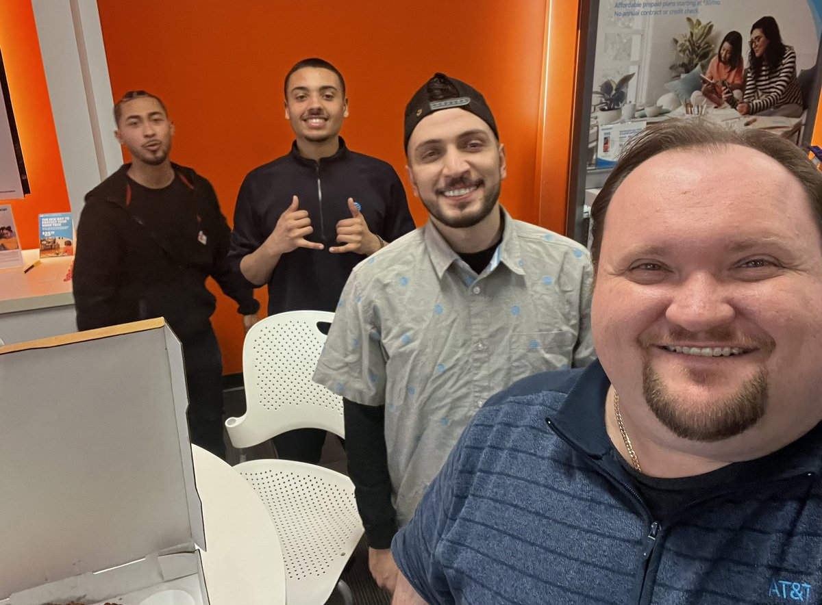 LawVulakh's tweet photo. Dropping off some Pizza for Blue Link Northborough, greatwork taking care of our Business Customers with the New AWB promo this week. @TheRealOurNE #wiNEverthing https://t.co/QEIvN7RYN0