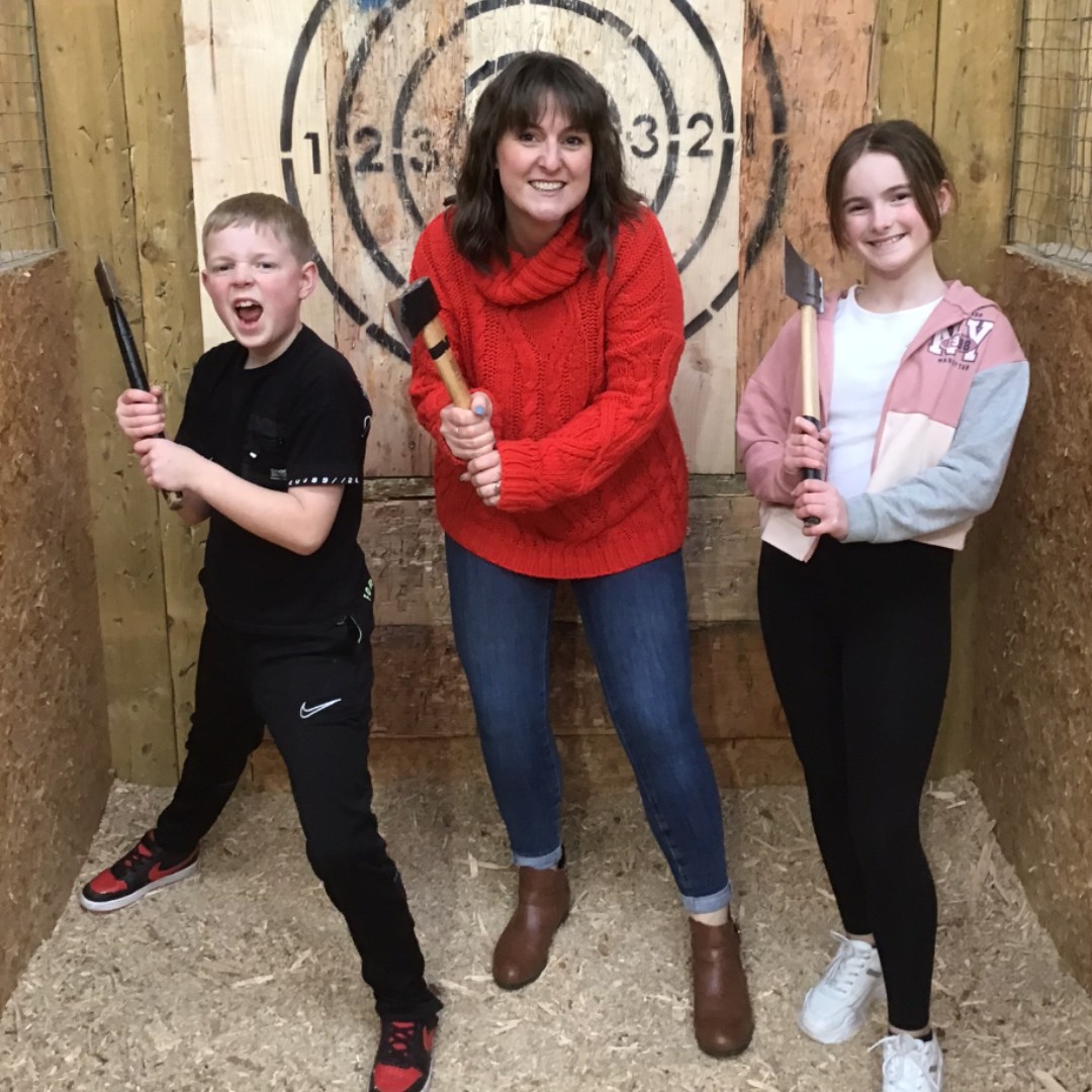 timber_jacks's tweet image. Half-term means one thing... a lot of axe throwing😜🪓 #KidsLoveIt #ActivityIdea #TimberJacks #WeekDayFun #Family