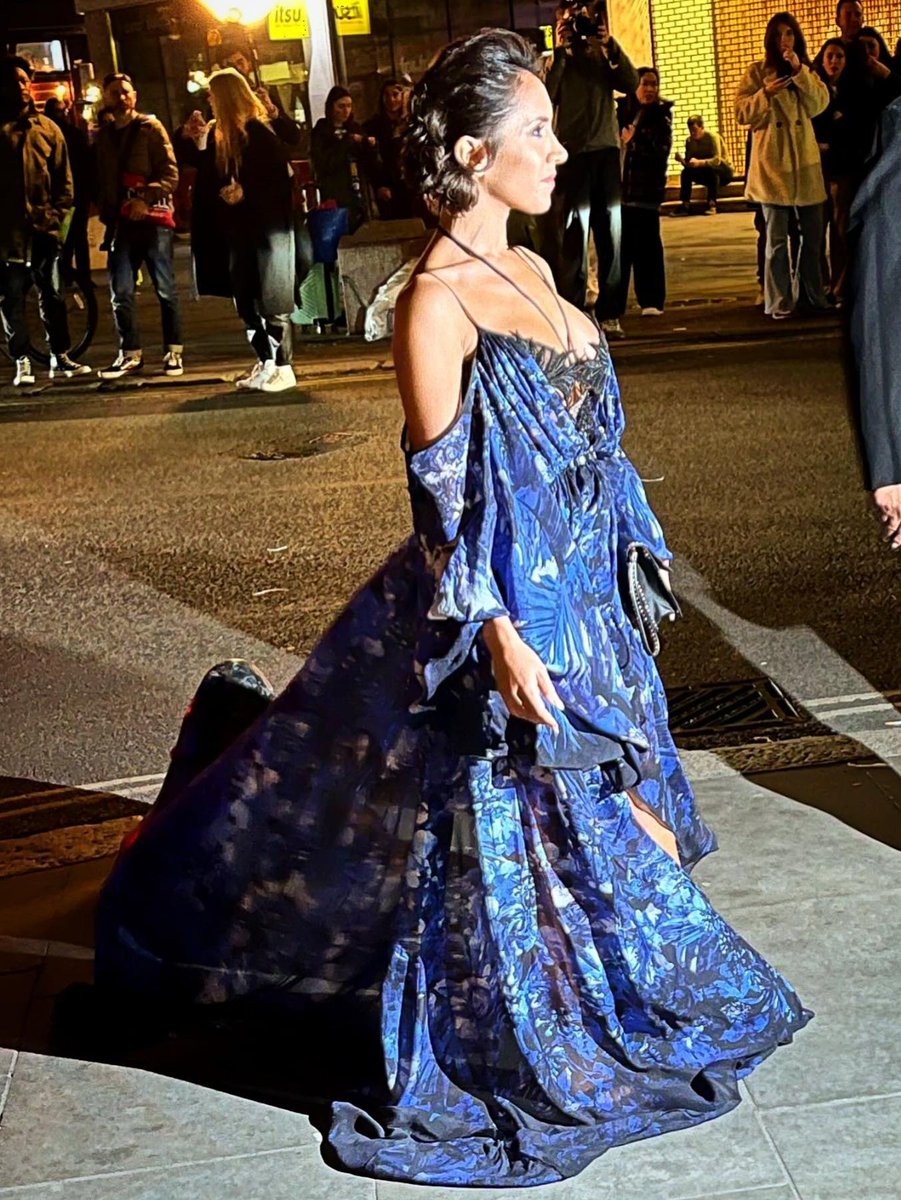 Female Celebrities on Twitter Manrara."