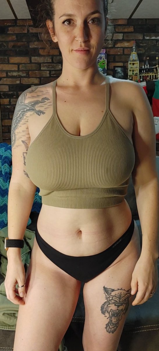 etidsteaz29's tweet photo. Are tits usually wider than a girls waist??

#curvy #curvyconfidence #bodyconfidence #bigjuggs #holdmetight #pokies #coldoutside #cold #needsummer https://t.co/MWL7o480PL
