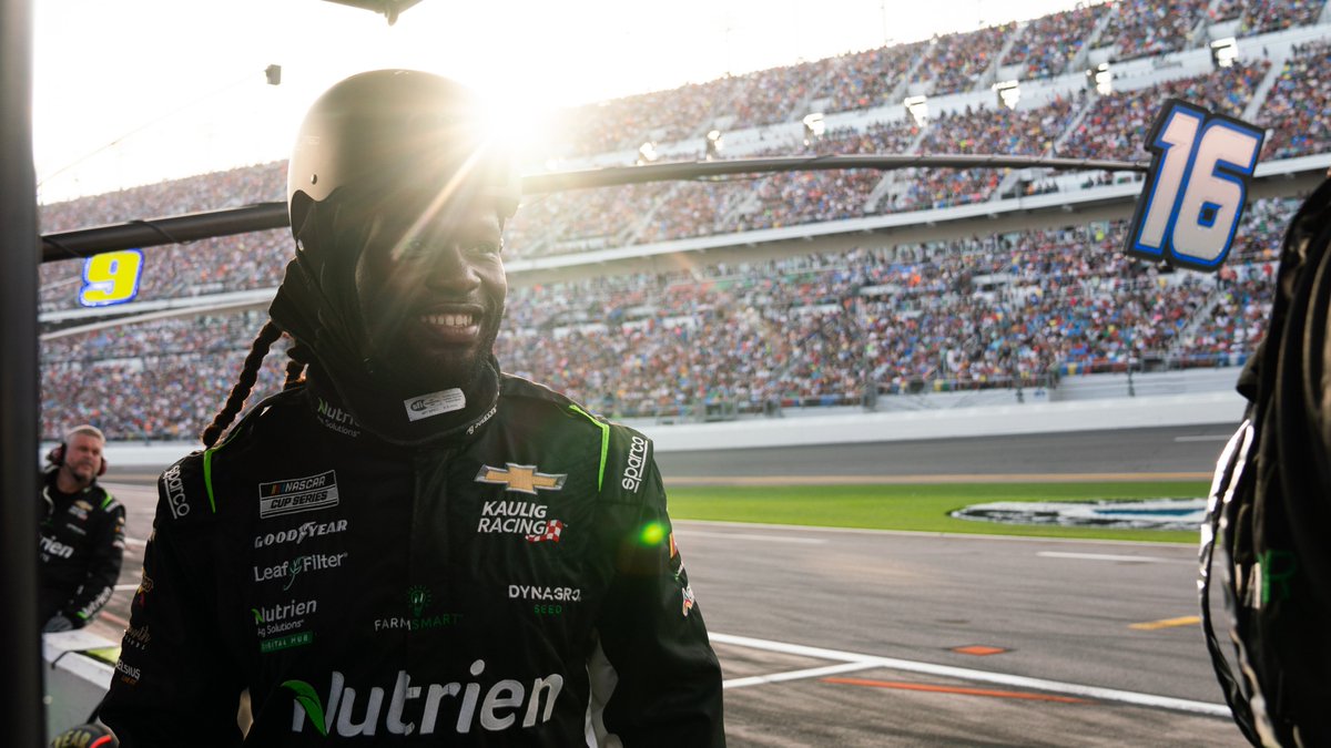 Big cheesin' bc <a href="/NASCAR/">NASCAR</a> is SO back! 😃