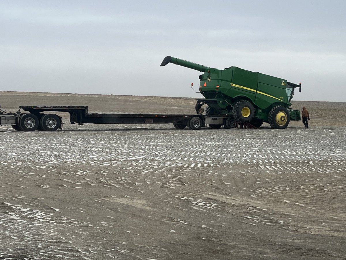 TRReapers's tweet photo. I’ve never seen anyone load a S670 on a stepdeck like this before but we made it happen this morning, like 5 degrees with the windchill it was amazing… https://t.co/tV03fi89xW