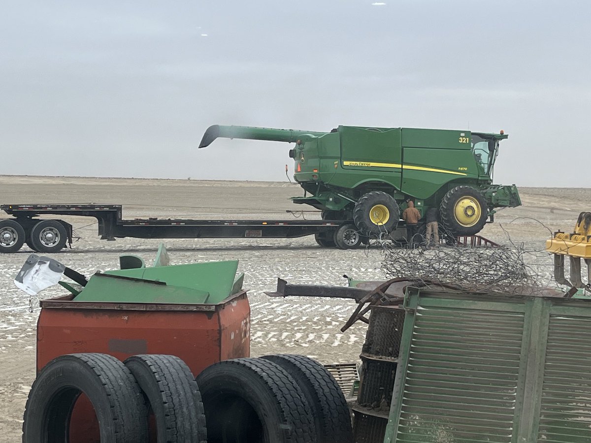 TRReapers's tweet photo. I’ve never seen anyone load a S670 on a stepdeck like this before but we made it happen this morning, like 5 degrees with the windchill it was amazing… https://t.co/tV03fi89xW