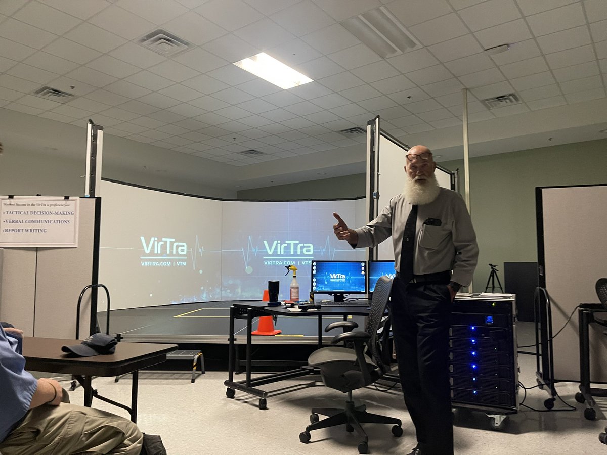 IRSC_Alpha's tweet photo. Retaining more through incorporating hands-on learning in the VirTra room. This afternoon Professor Dewey gave students proper de-escalating skills in confrontations. #CriticalThinkingSkills #DeescalationTraining #VirTra #DecisionMaking #Communication #Analyzing #UseofForce https://t.co/xbMmQYr4su