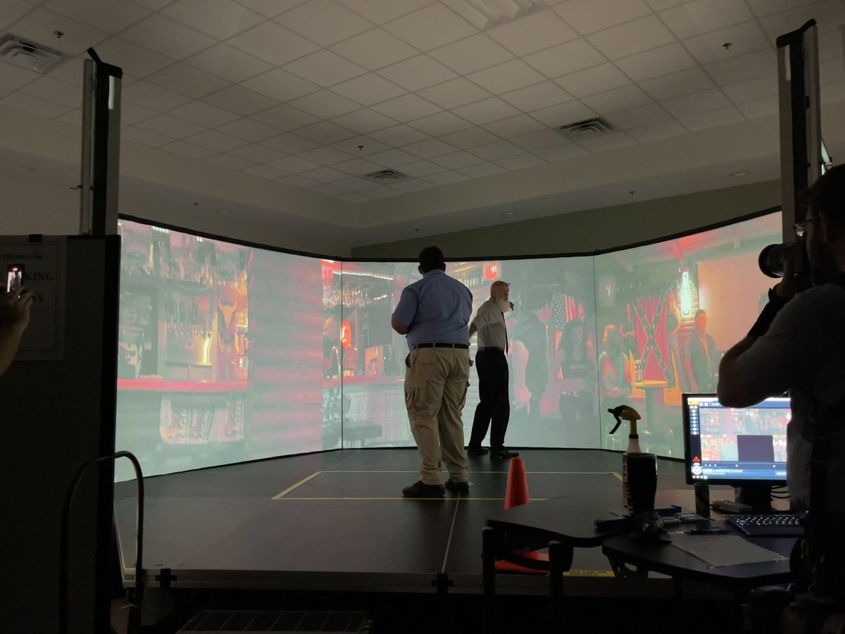 IRSC_Alpha's tweet photo. Retaining more through incorporating hands-on learning in the VirTra room. This afternoon Professor Dewey gave students proper de-escalating skills in confrontations. #CriticalThinkingSkills #DeescalationTraining #VirTra #DecisionMaking #Communication #Analyzing #UseofForce https://t.co/xbMmQYr4su