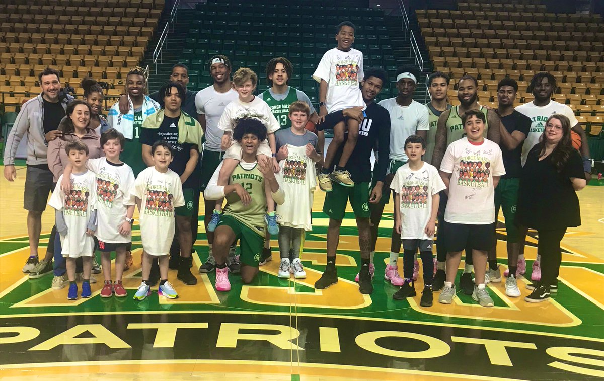 MNTNMVR_777's tweet image. 🏀 The ultimate @MasonMBB experience! Taking a photo with the #LittleLegendsWarriors was the best part of the visit for @Englishscope24 and his team! Thank you Head Coach Matt Hibibi, parents and players for visiting! See you on 3/1! (Last/8)

#FeelTheMasonMBBLove
#RockWithUs
