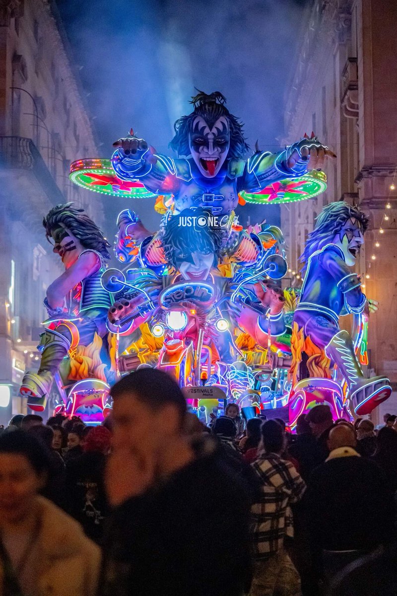 kiss's tweet photo. The #KISS float won the Malta Carnival! Congratulations to DonPe' Carnival Company. #KISSisEverywhere! https://t.co/RYHGpyz6LB