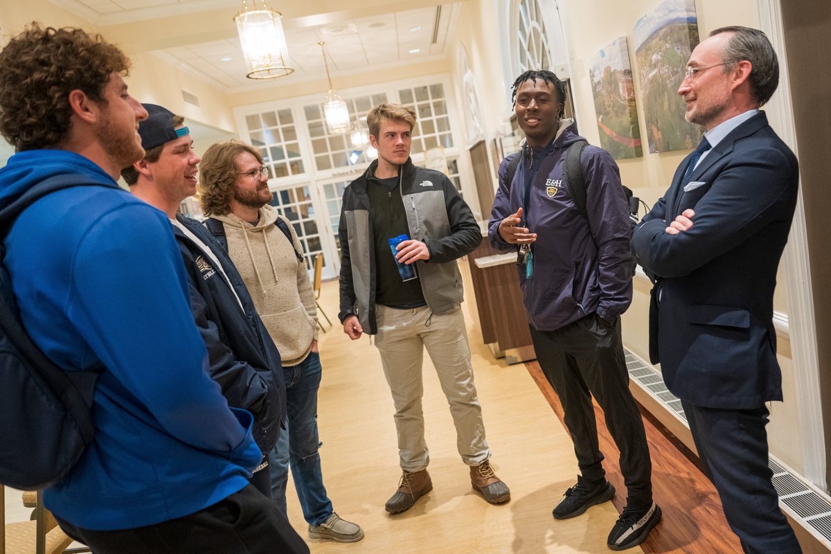 emoryhenry1836's tweet photo. A new student opportunity started last semester and offers students the opportunity to learn from guest speakers working in banking, manufacturing, and other businesses. The Business Investment Club recently hosted First Bank &amp; Trust at their meeting. #youcanEH #emoryandhenry https://t.co/DbXdlGnn4k