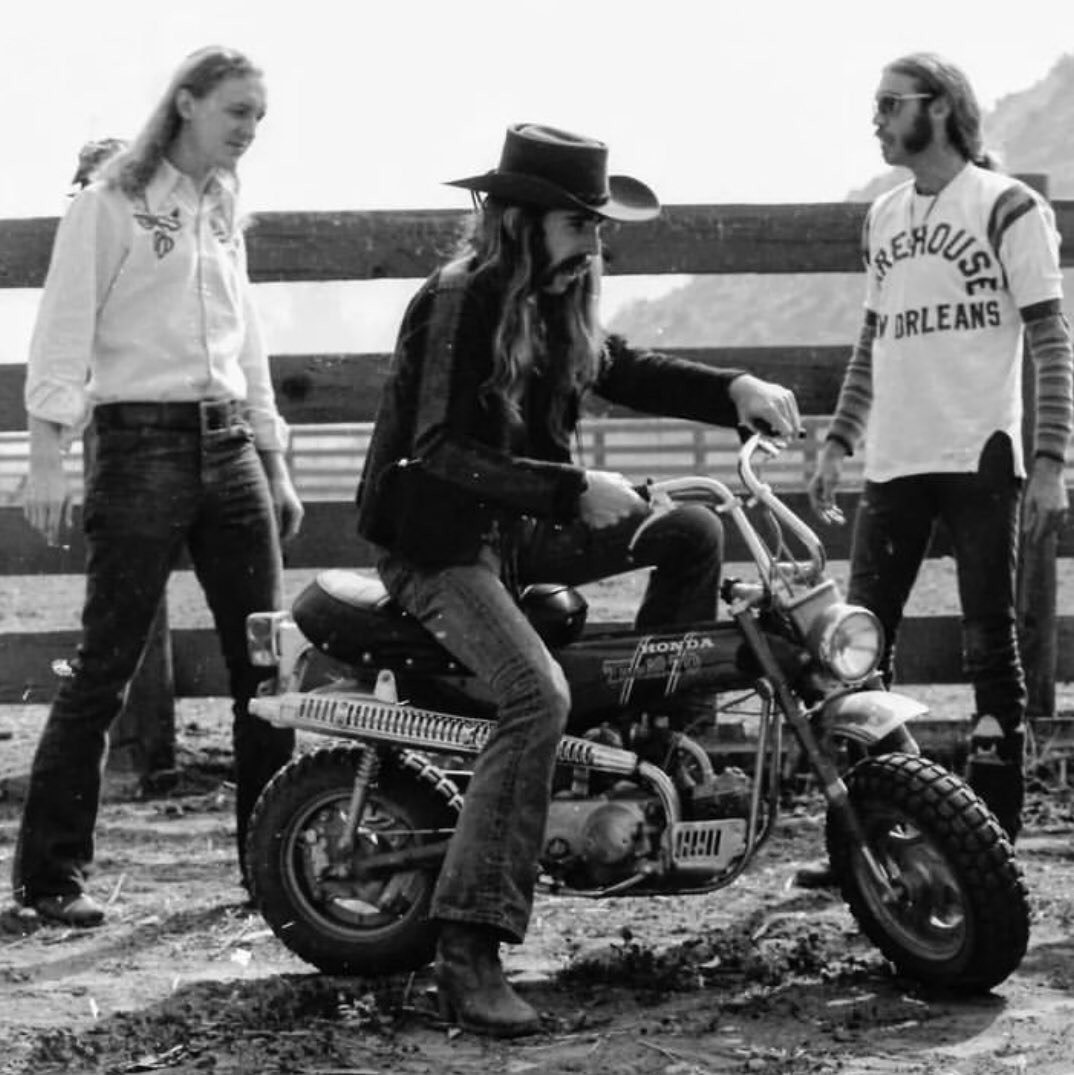 What a nice pic. 

Butch Trucks, Berry Oakley, Joseph “Red Dog” Campbell 🙏🏻

#AllmanBrothersBand #SouthernRock

📷IG: oleskycraig