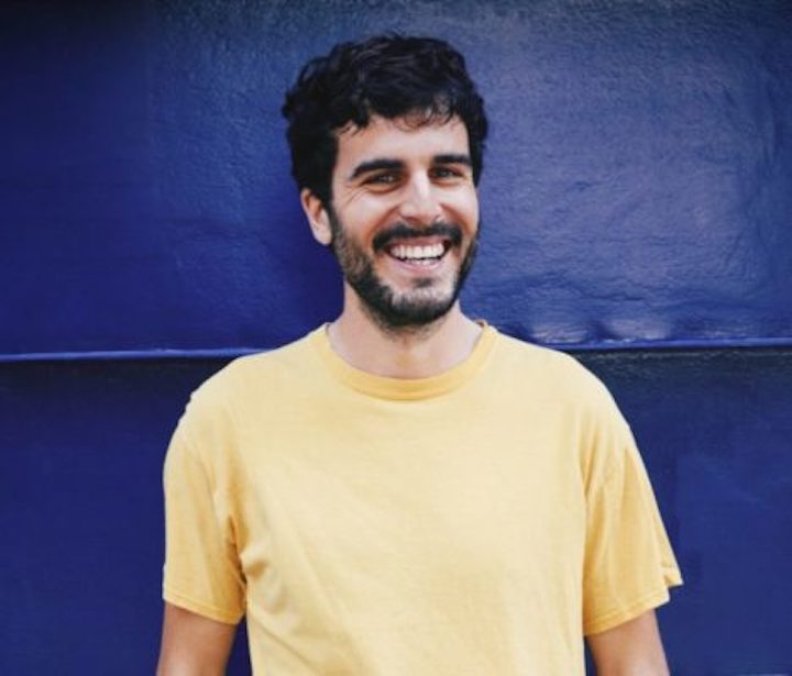 Avec "Haut les coeurs", son premier court-métrage nommé aux #Cesar2023, Adrian Moyse Dullin nous dresse un portrait des histoires d’amours chez les pré-ados à l’heure du numérique. Notre entretien avec le réalisateur à quelques jours de la cérémonie : formatcourt.com/2023/02/adrian…