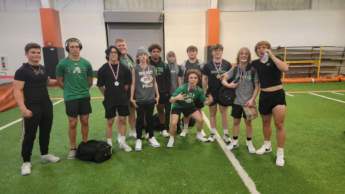Azle_Strength's tweet photo. Last night the boys finished 2nd in the League Championship by 7 points and 9 of 12 lifters PRβed to move up the regional standings. We will post regional qualifiers as soon as official standings are complete. #strongerisbetter #hornetpride https://t.co/mPBH2eqmzn