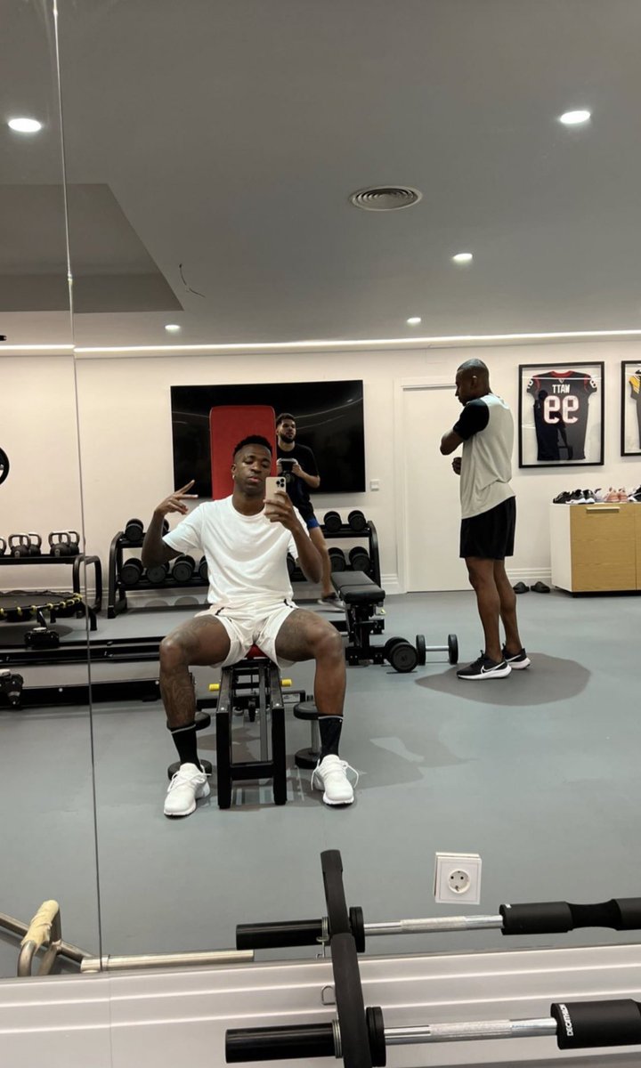 MadridXtra's tweet photo. Vinicius Jr straight back into work. 📸 https://t.co/piAuticIZ7