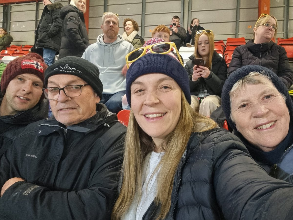 traceylsteve's tweet photo. Come on England @ashtongatestad #cbsfanwall https://t.co/ADuFnW1AZU