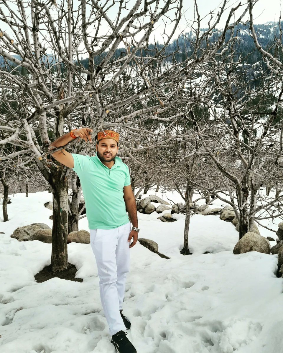 AbhayVarn's tweet photo. Take me to the Mountains and Hills ⛰️😍😊
Enjoying the Moment❤️
Now i have trained my body and souls that i can surviving -5° in polo T-Shirts
#LoveAV🧡 https://t.co/tP0g4MNw1m