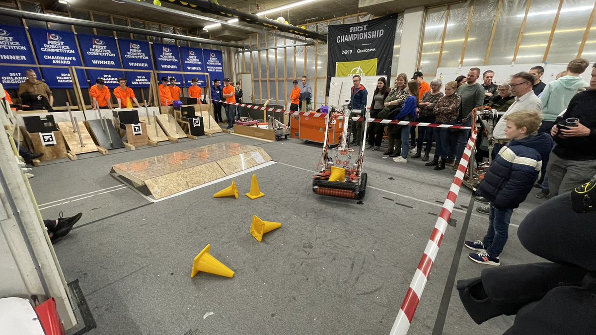 apexdynamicseu's tweet photo. Robot reveal and demo today #4481 @Teamrembrandts !
Good luck these final building days and at the Regionals in the USA ๐บ๐ธ coming weeks๐๐ช๐ค #havefun #2023ChargedUp #FIRSTcompetition https://t.co/S2yZt25hNR