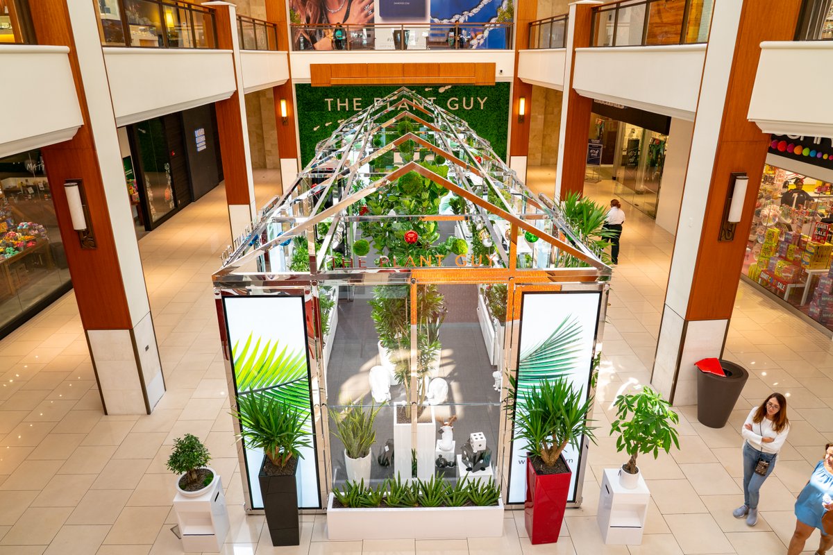 Creations_GR's tweet photo. From this to that!  Rendering - Fabrication - Installation.

Luxury Shops: high-end boutiques that don't have to break the bank in design and fabrication.

Let us know what you think.

All designs are custom.

CONTACT US: 
sales@creationsgr.com @elonmusk https://t.co/SDY3b6DNzZ