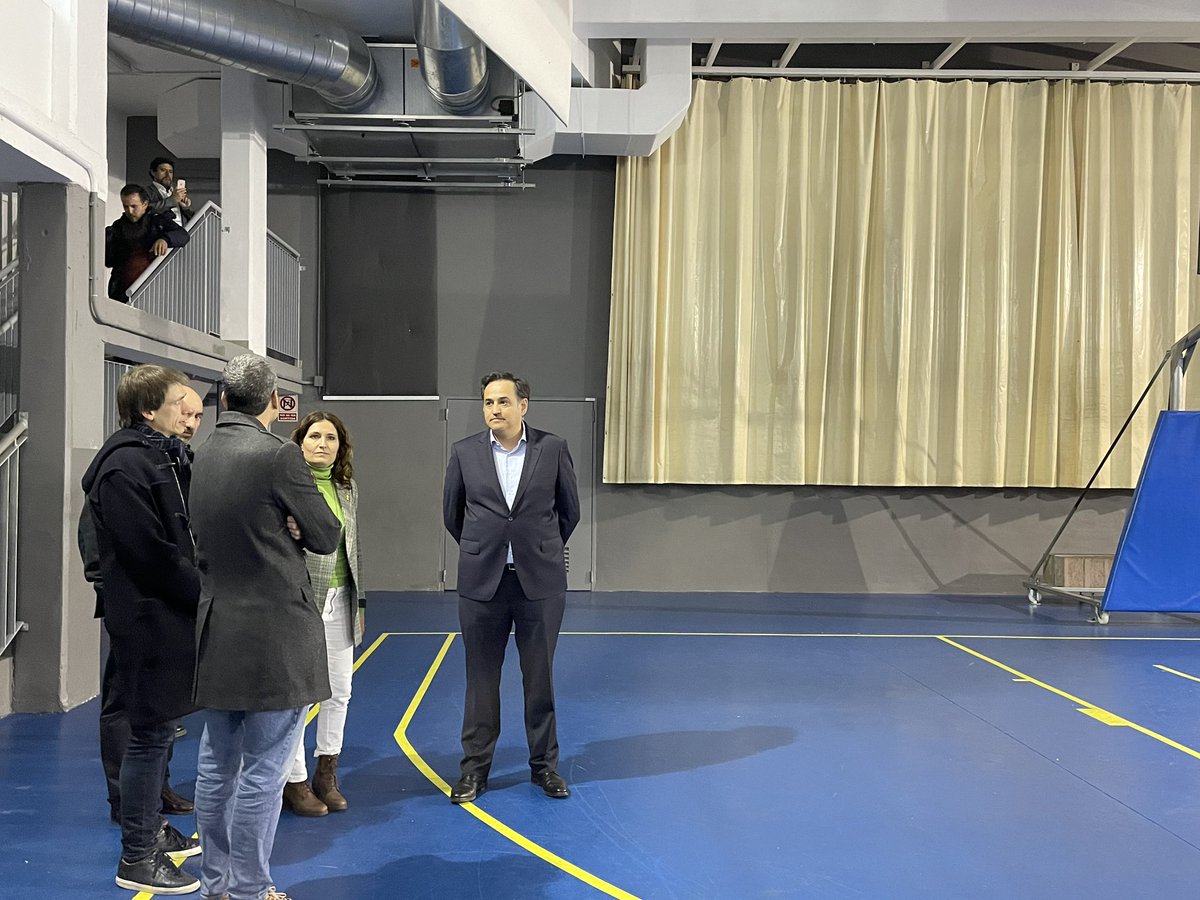 Avui ha visitat <a href="/ArrelsEsperanca/">Arrels-Esperança</a> la consellera <a href="/LauraVilagra/">Laura Vilagrà Pons</a> i el tinent d’alcalde <a href="/alex_montornes/">Alex Montornès</a> per conèixer l’escola i la tasca que fa <a href="/basquetllefia/">U B LLEFIA</a> lavanguardia.com/local/barcelon…