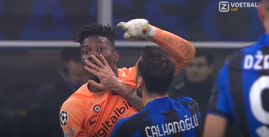 foet247europa's tweet photo. Onana tells Džeko to ''shut up'' #INTFCP #UCL https://t.co/r9O7GUlYE6