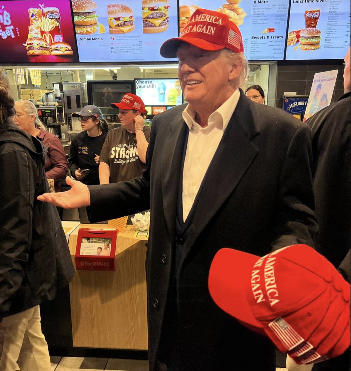 bennyjohnson's tweet photo. Absolutely iconic. https://t.co/0gSu5Idip1