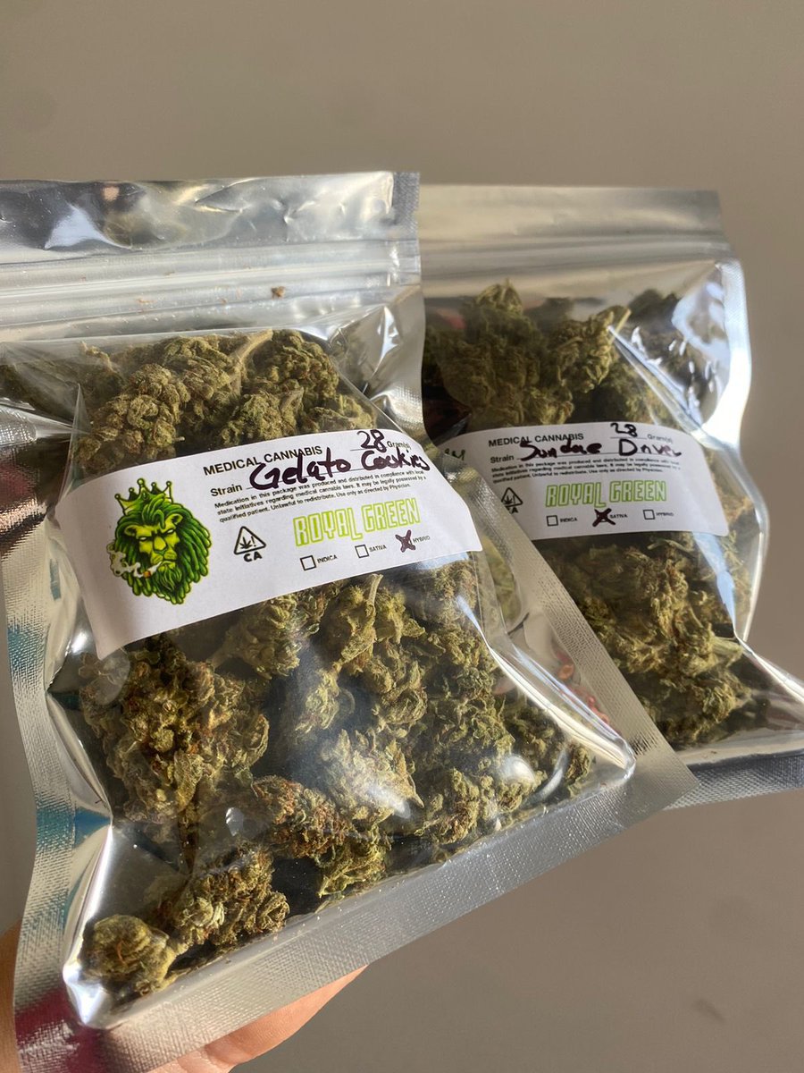 RoyalGreenMx's tweet photo. HOY CUMPLIMOS 2 AÑOS EN TWITTER🦁‼️ Muchas gracias a todos por acompañarnos estos dos años de compartir momentos de felicidad👽🦁 Para celebrar solo por el día de hoy todas las oz de kush estan al 2x1‼️ #royalgreenmty #weed #dealerenmty #mty https://t.co/EN1qNq4bvp