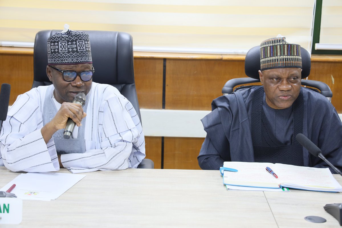 natpopcom's tweet photo. Today, NPC Chairman, Hon. Nasir Isa Kwarra,fnsa received in a courtesy visit the Statistician General of @NBS_Nigeria, @SG_YemiAdeniran and his team at the Commission’s HQ in Abuja.
The visit is to collaborate and support the Commission to conduct a successful 2023 Census. https://t.co/ICdbYVJmW7