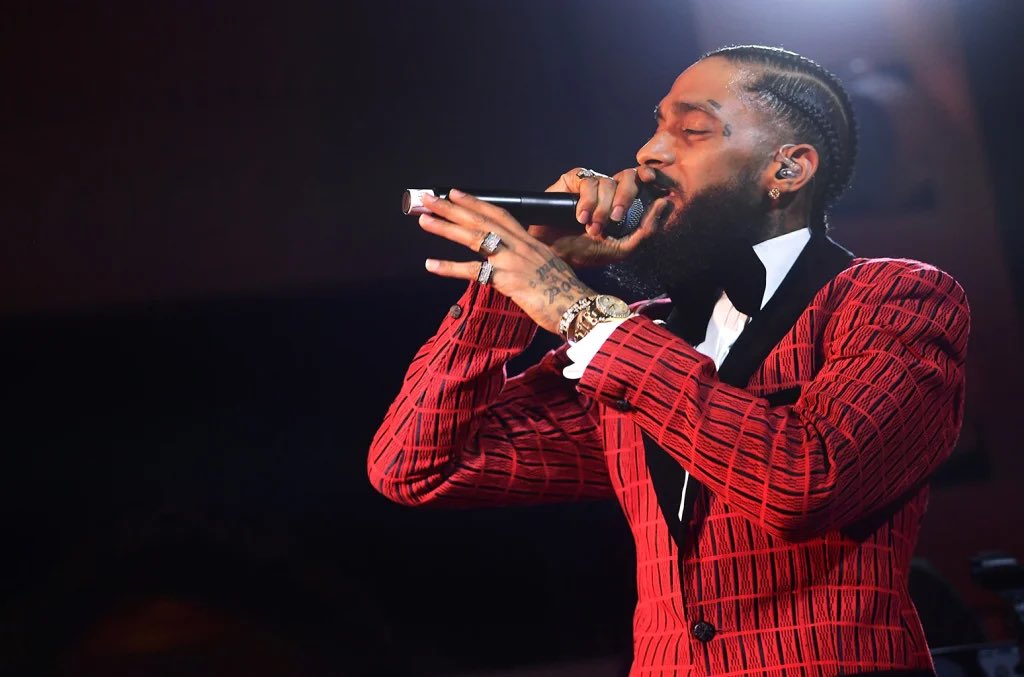 bongocelebrity's tweet photo. BREAKING: Eric R. Holder, aliyeshtakiwa kumuua Rapper Nipsey Hussle (pichani) mwaka 2019 amehukumiwa kifungo cha miaka 60 jela.

Nipsey aliuawa akiwa na umri wa miaka 33. https://t.co/3vuv8Xldxf