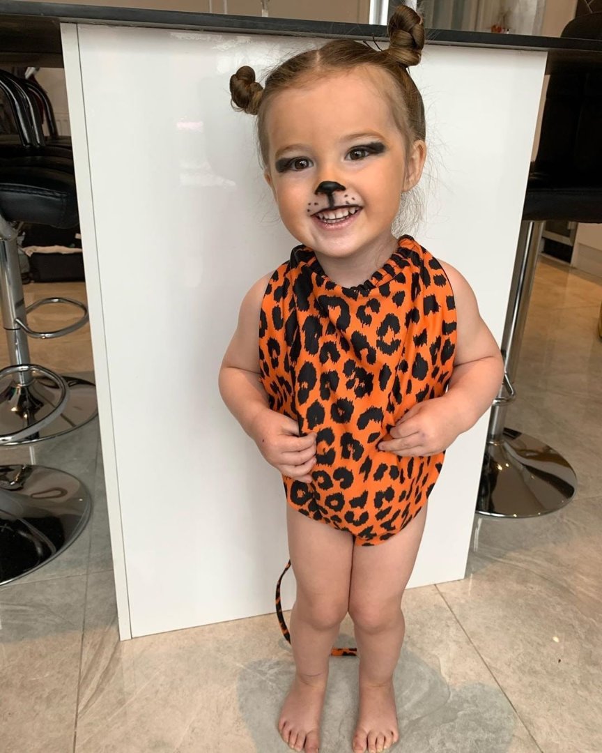 kuttlerLiz's tweet photo. - Carnaval 🐅

Mamãe não me deixou fora dessa, eu também pulei carnaval com minha fantasia. 🐯🌸 https://t.co/94qkXGFcnB