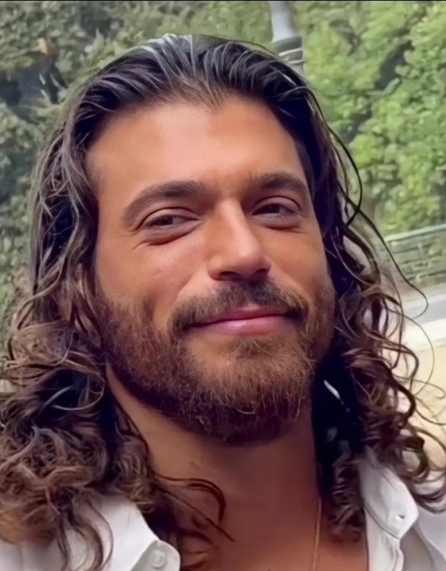 La voce della bellezza suona tranquilla: penetra solo nelle orecchie più sensibili.
-Friedrich Nietzsche

Buonanotte. ✨

#goodnight #CanYaman  #CanYamanForChildren