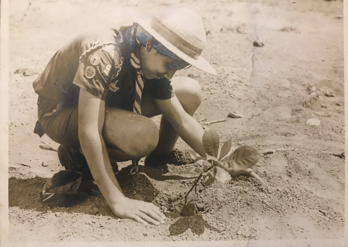 JuanRReyesG's tweet photo. A los 11 años ingresé al Movimiento de los Boys Scouts y cambió mi vida. Aprendí valores y principios que, al ponerlos en práctica, me han servido durante toda mi vida: La promesa, ley, virtudes y principios Scouts. Pero lo más importante gané a mis amigos para toda la vida 👩‍🌾 https://t.co/uUjYuMe1Xv