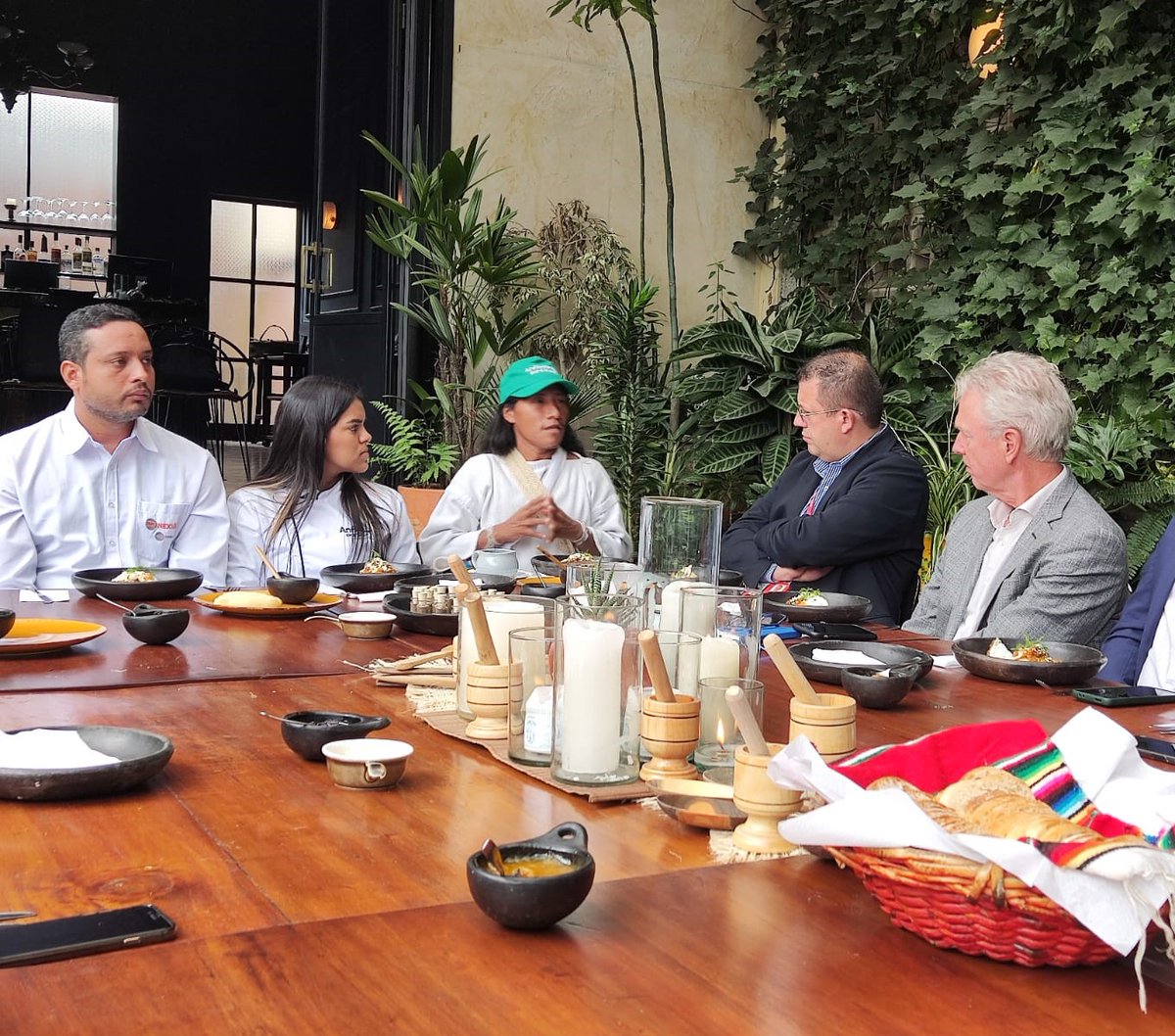 Hoy conocimos los emprendimientos de cocina circular, regional y de etnoturismo de 3  #AnfitrionesParaLaPaz junto a @enoorman Embajador de los Países Bajos <a href="/makrocolombia/">Makro Colombia</a> <a href="/AcodresCo/">Acodrés</a> <a href="/SuizaColombia/">Embajada de Suiza en Colombia</a> para seguir construyendo ideas innovadoras en cocina y turismo con los jóvenes