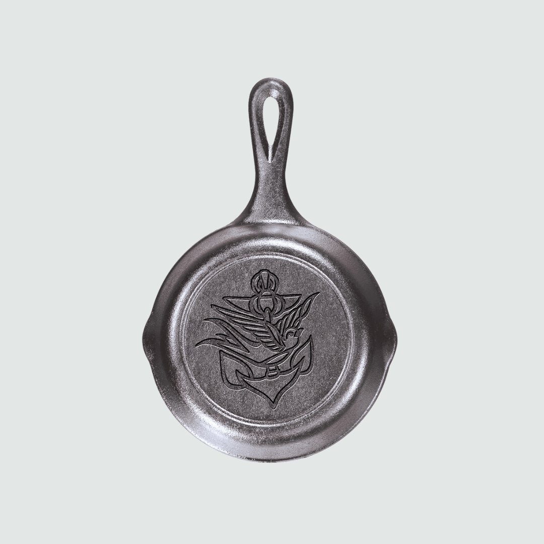 We've got a nice spread of 'Weathervanes' merch up for pre-order in the web-store including an exclusive LP variant, an album-specific poster, custom  Lodge cast iron skillets, and more.

Check it all out: stores.portmerch.com/jasonisbell