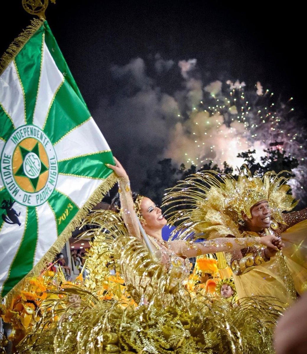 GRESMIPM's tweet photo. Sem palavras para vocês, meu casal ILUMINADO E NOTA 10.

Eu amo muito vocês. Obrigada por honrarem meu pavilhão da melhor forma possível. 🥺💚

📸 Raphael Vidal https://t.co/7gJd8FgPYu