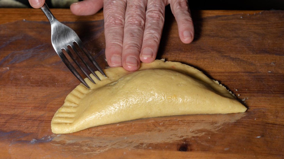 MallorcaTourism's tweet photo. As Easter approaches, all Mallorcans think about "Panades" and "Rubiols." Savory and sweet, two essentials in Mallorcan cuisine. Do you feel like preparing them? https://t.co/WjaF7gU97M