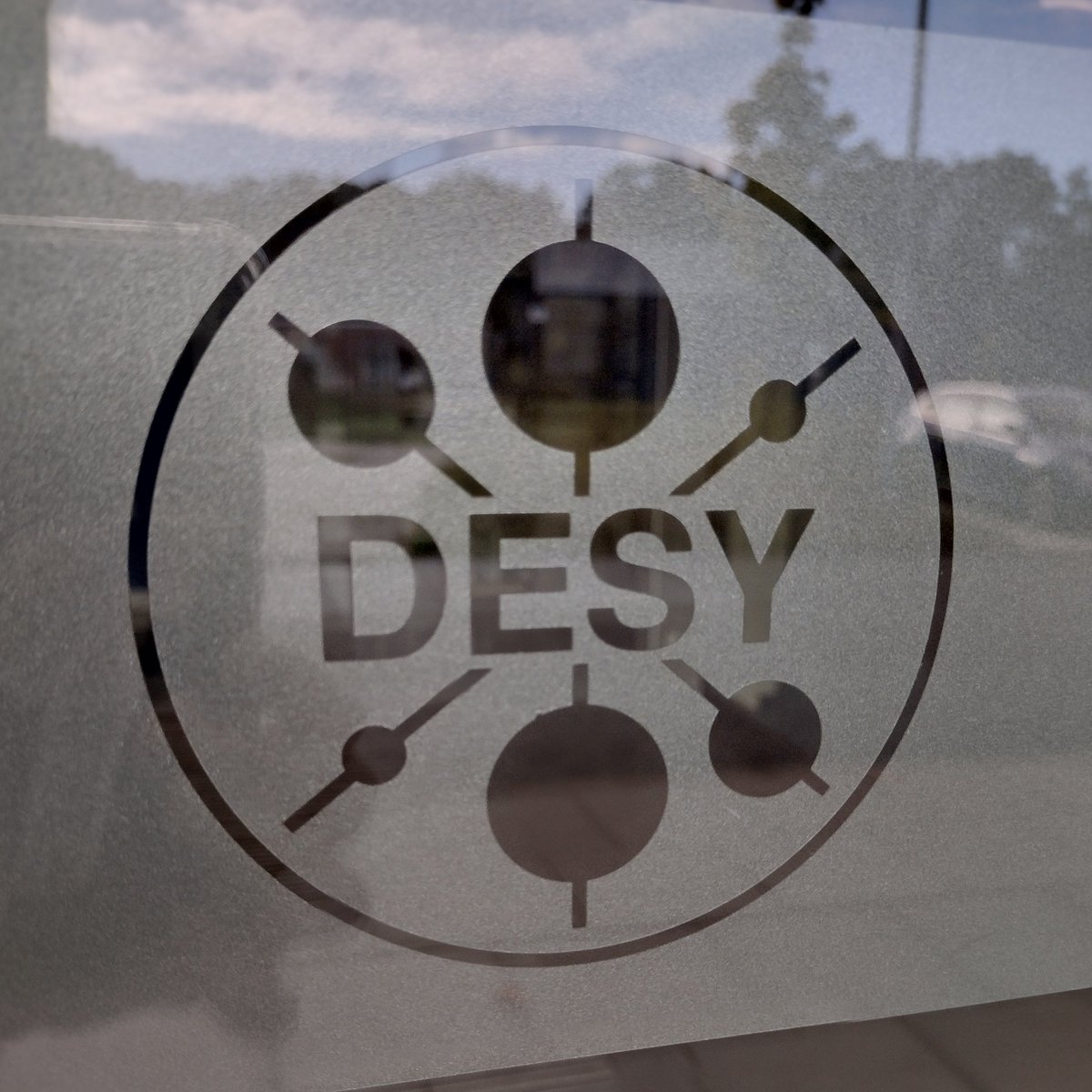 realsci_DE's tweet image. PDF steht für #PairDistributionFunction oder auch #Paarverteilungsfunktion. Mit hochenergetischen Röntgenstrahlen, die es z.B. am @desynews #Elektronensynchrotron in Hamburg gibt, wird die Röntgenstreuung zu sehr hohen Beugungswinkeln gemessen. 3/8