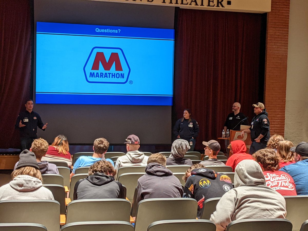 JAGkyBCHS's tweet photo. Chase, Julie, Jason, Kasey, &amp; Justin visited with the most engaging presentation about working w/ @MarathonPetroCo 's Marine Transportation. Wow! Our students learned about fulfilling, well-compensated work close to home and got great advice about how to get ahead at work! #jagky https://t.co/0zQI1BSYRi