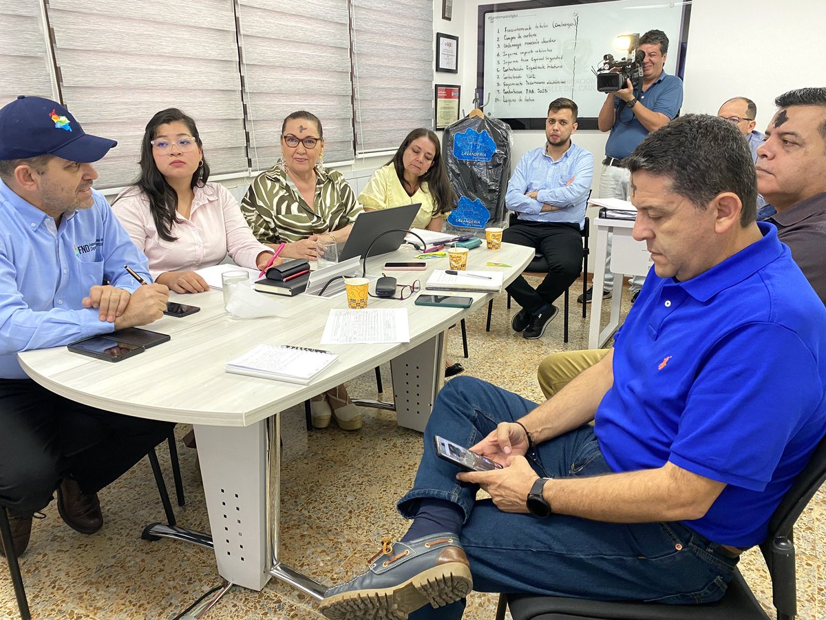 RentasGobValle's tweet photo. #BuenasNoticias | Un positivo balance ha dejado nuestra ejecución del #ProgramaAnticontrabando de licores 🥃 y cigarrillos 🚬 en el #valle. Así lo hizo conocer la @FNDCol al destacar los resultados contra este flagelo que destruye el progreso socioeconómico de la región https://t.co/DB5uTl0t1p