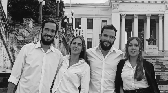 CanalCaribeCuba's tweet photo. Jóvenes arquitectos y diseñadores de #Cuba, graduados de la @CujaeRedSocial y del @ISDI_edu, obtuvieron una mención honorífica en la V edición del Concurso Internacional de Arquitectura #MICROHOME. 🇨🇺💪
https://t.co/8u8teBpIZ7 https://t.co/ndqj7cpXHd