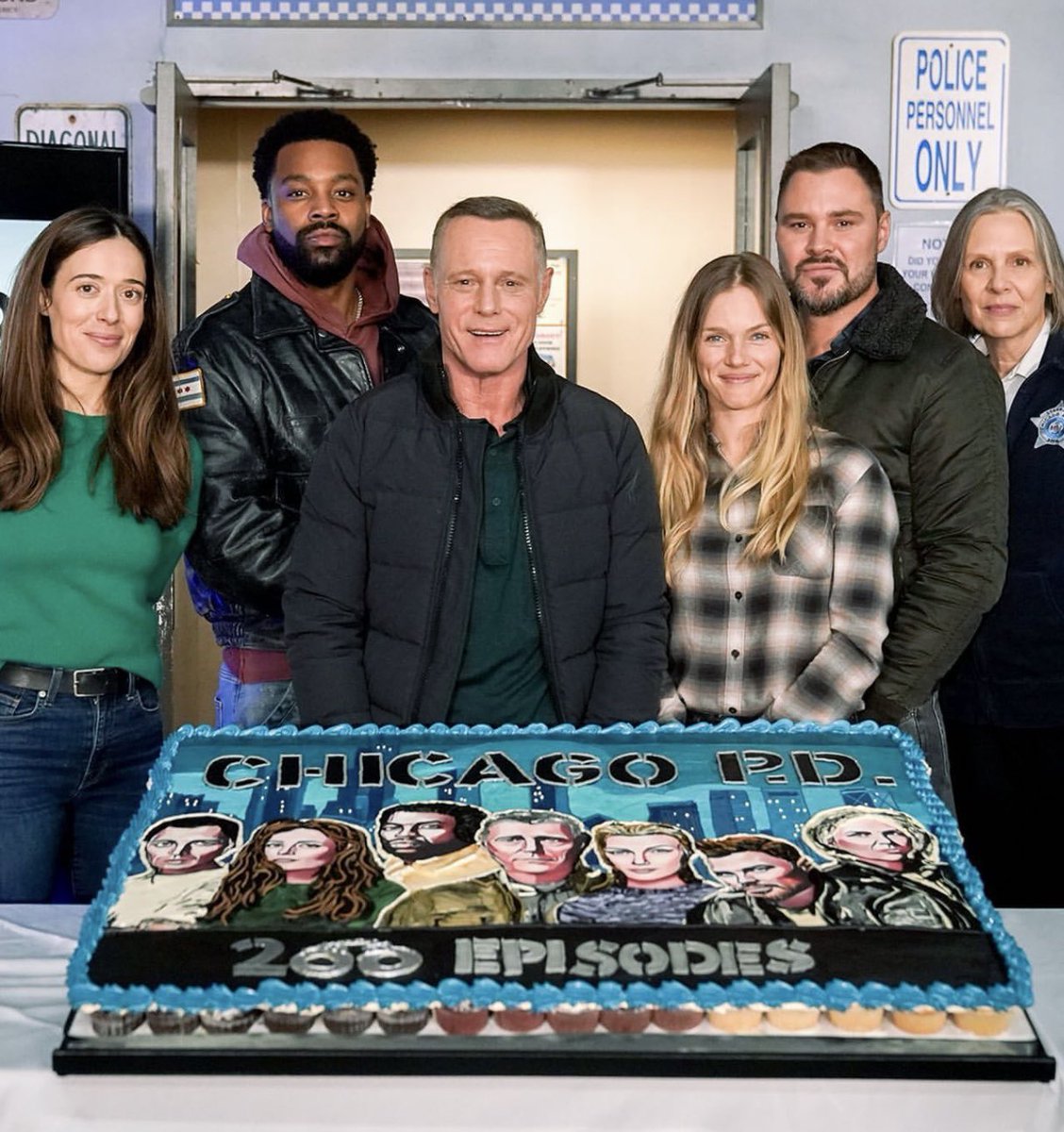 Who’s ready for TONIGHT?? 
#ChicagoPD200 BPWRFL
