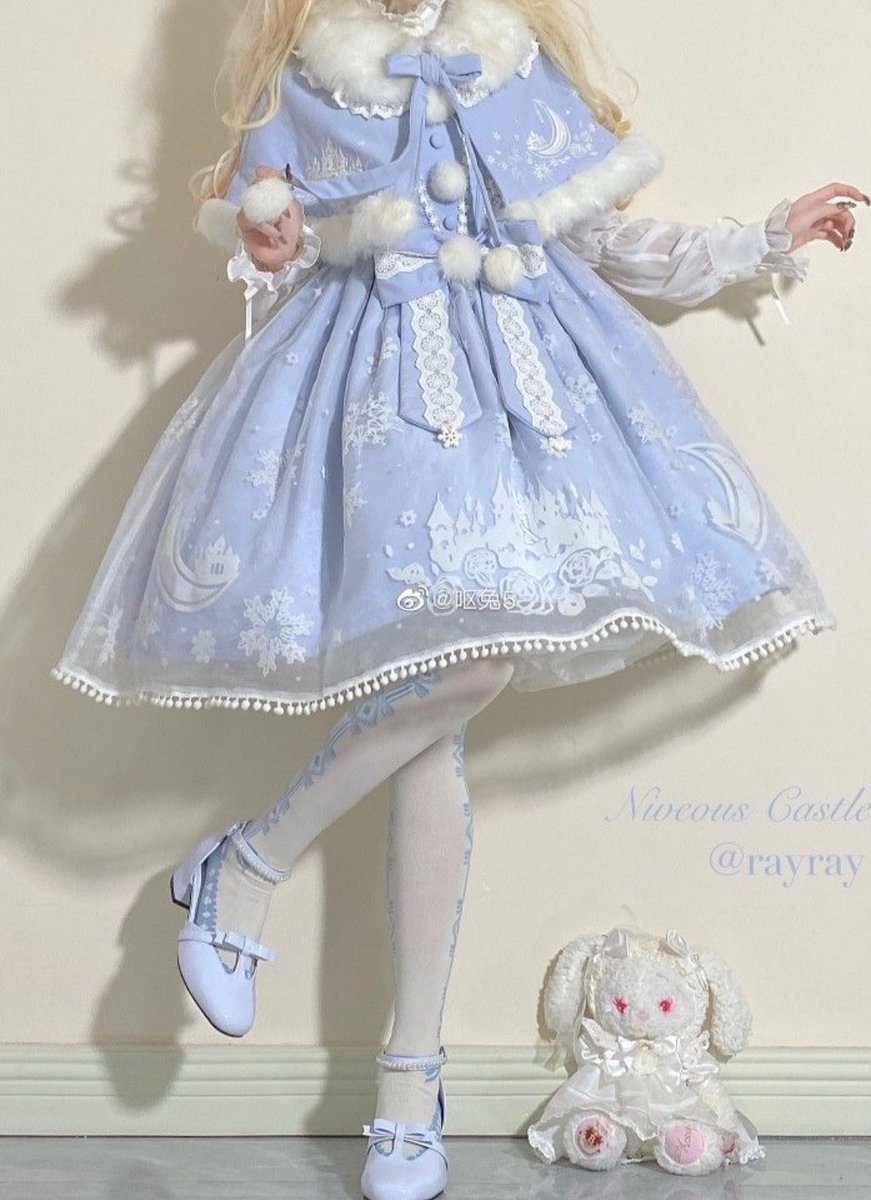 krewzzluv's tweet photo. calling all krew artist !!
 I have a request, could you draw funneh in this outfit? i think she’d look good in it !

#kftwt https://t.co/hTiGYuTzWI
