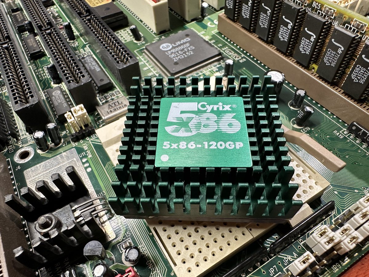CpuGalaxy's tweet photo. What a nice rare piece I could add to my collection. The Cyrix 5x86 at 120 MHz is quiet hard to find. 😍 https://t.co/HH6i5GS28Z