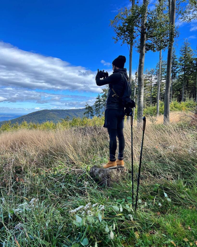 lets_shuffle_it's tweet photo. Making digital memories while making the best analog memories… memory full? Never 👎🏻 🫡🤩
•
•
•
•
•
#hiking #nature #mountains #adventure #travel #naturephotography #hikingadventures #landscape #outdoors #trekking #photography #wanderlust #hike #ex… https://t.co/seH4Ax0bHj https://t.co/tQlvuHxhUj