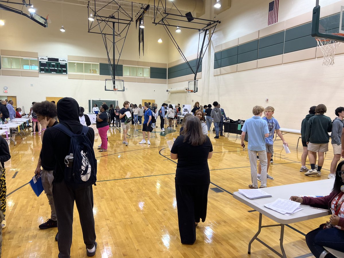 RBHS_WBL's tweet photo. The career fair today was amazing! There were many career clusters represented and the students took advantage of the opportunity of gaining information. #preparingforthefuture #careers https://t.co/5Y9tMGc8ZA