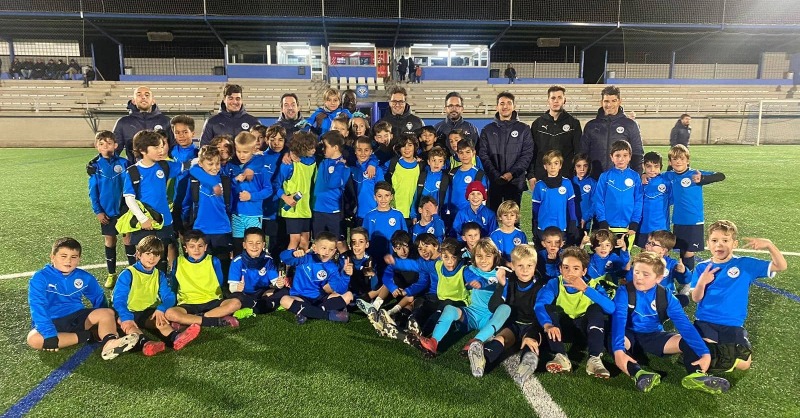Academia_VCF's tweet photo. 🦇 #EscolesVCF: unas visitas para hacer valencianismo y reforzar los lazos con los clubes conveniados 💪

✅ Los técnicos de la @Academia_VCF completan la segunda ronda de actividades presenciales 

🤩 Con las más de 4️⃣0️⃣ escuelas que forman el programa

#CORVCF #ADNVCF