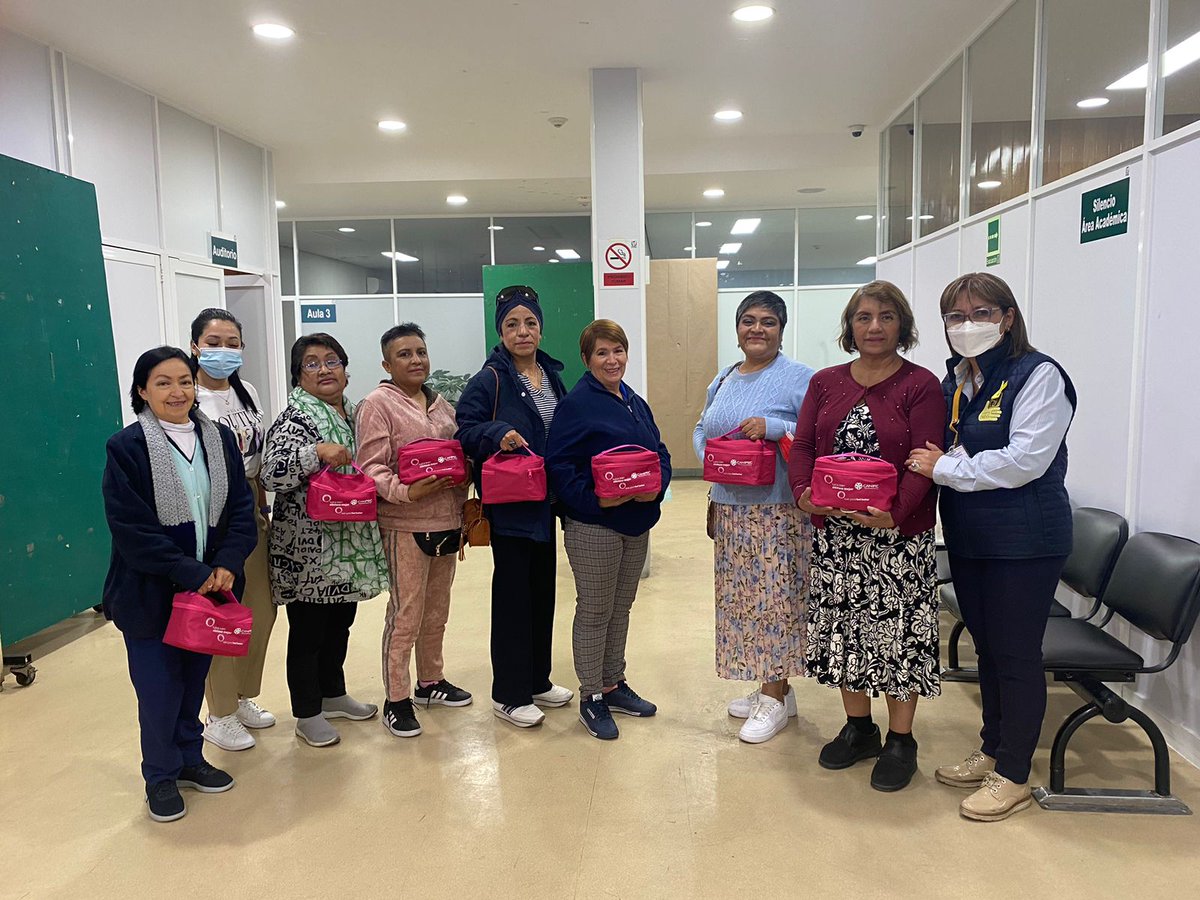 FundacionIMSS's tweet photo. Con entusiasmo comenzamos el nuevo ciclo de Talleres que imparte #CANIPEC “Luzca bien, siéntase mejor”, siempre agradecidos por el apoyo que brindan a mujeres en tratamiento oncológico en el Hospital de Oncología del CMN Siglo XXI #IMSS #MiLuchaEsRosa https://t.co/FQvAzj05mM