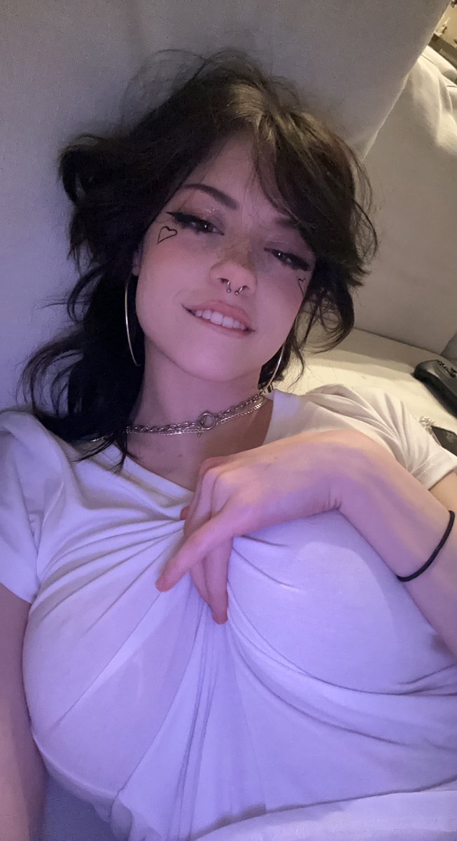 2 pic. felt cute, won't delete later :p https://t.co/hgoy3kTyQL